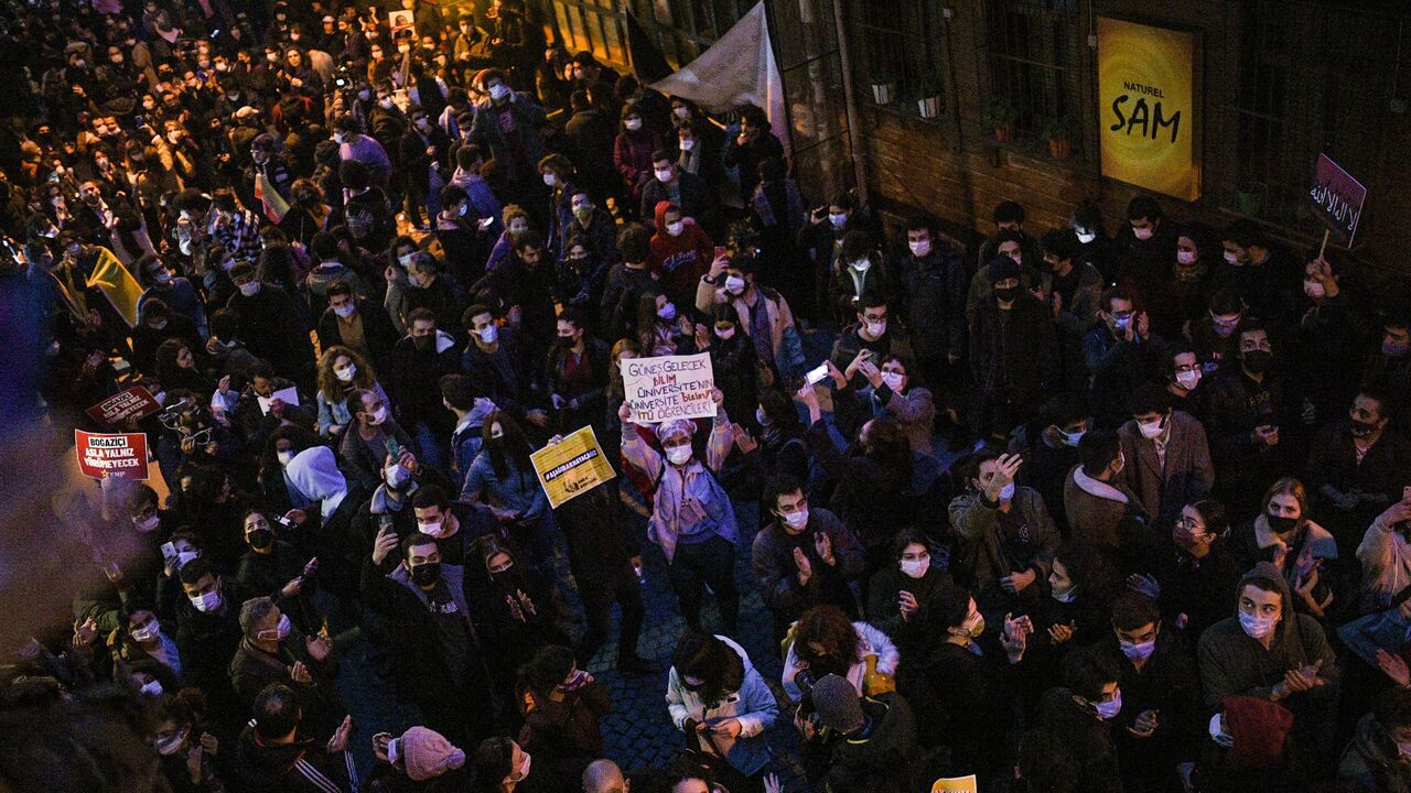 1230934152 People protest in a street of Istanbul on February 2, 2021 after clashes erupt during a demonstration against Turkish President's appointment of a party loyalist to head Istanbul's exclusive Bogazici University at the start of the year. - Turkey has been hit by weeks of rallies across major campuses and the standoff over the rector gained a new dimension when protesters hung a poster near his office depicting Islam's holiest site covered in LGBT imagery last week. (Photo by Bulent Kilic / AFP) (Photo by BUL