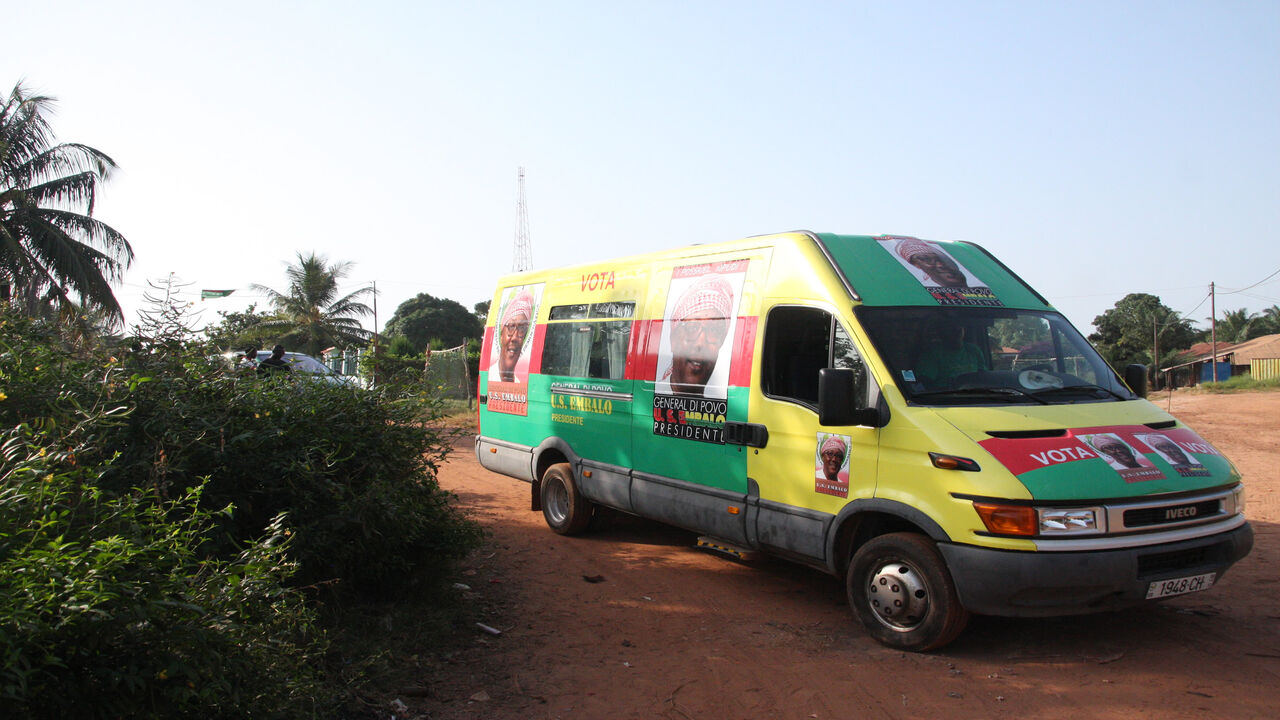 1180656313 A Convoy of the opposition Presidential candidate, Umaro Sissoco Embalo, during the election campaign, ready to leave Bissau for the interior of the country on November 7th, 2019. - Sissoco was accused by former Prime Minister, Aristides Gomes, of trying to organize a coup'detat that never came into action. Embalo, a leader of the muslim community in Guinea Bissau, denies all of the accusations. It is a tense political period about two weeks before the Presidential elections. (Photo by - / AFP) (Photo by -/