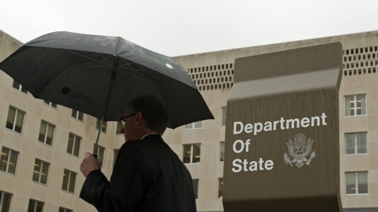 A man leaves the U.S. State Department building in Washington A man leaves the U.S. State Department building in Washington June 5, 2009. Walter Kendall Myers, a former U.S. State Department official, and his wife Gwendolyn Myers have been arrested for spying for the Cuban government for nearly 30 years, the Justice Department said on Friday. REUTERS/Jim Young (UNITED STATES CRIME LAW POLITICS) - RTR24C56