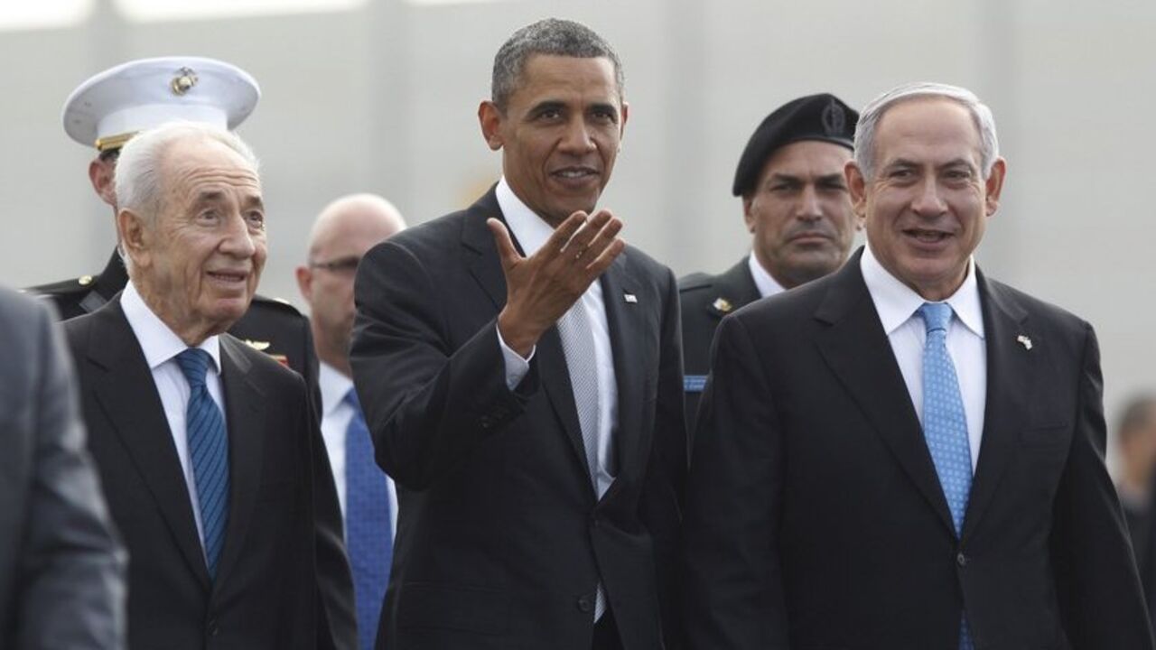 U.S. President Obama participates in a farewell ceremony with Israeli PM Netanyahu and President Peres at Tel Aviv International Airport U.S. President Barack Obama (C) participates in a farewell ceremony with Israeli Prime Minister Benjamin Netanyahu (R) and President Shimon Peres (L) at Tel Aviv International Airport March 22, 2013. REUTERS/Jason Reed (ISRAEL - Tags: POLITICS) - RTR3FBWR