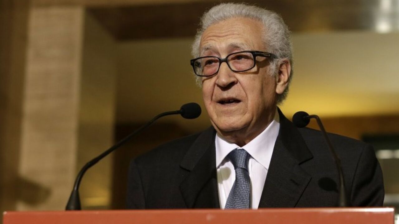 UN-Arab League envoy for Syria Brahimi addresses the media before a meeting on Syria at the United Nations European headquarters in Geneva U.N.-Arab League envoy for Syria Lakhdar Brahimi addresses the media before a meeting on Syria at the United Nations European headquarters in Geneva June 25, 2013. REUTERS/Denis Balibouse (SWITZERLAND - Tags: POLITICS CRIME LAW) - RTX1104B