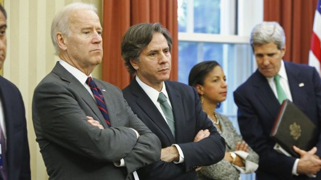 Biden, Blinken, Rice and Kerry listen as Obama and Al-Maliki address reporters after their meeting at the White House in Washington (L-R) U.S. Vice President Joe Biden, Deputy National Security Advisor Tony Blinken, National Security Advisor Susan Rice and Secretary of State John Kerry listen as President Barack Obama and Iraqi Prime Minister Nuri al-Maliki address reporters after their meeting in the Oval Office at the White House in Washington, November 1, 2013. Obama told visiting Al-Maliki on Friday that the United States wants an inclusive, prosperous Iraq free of violence. REUTERS/Jonathan Ernst (UNITED STATES - Tags: POLIT