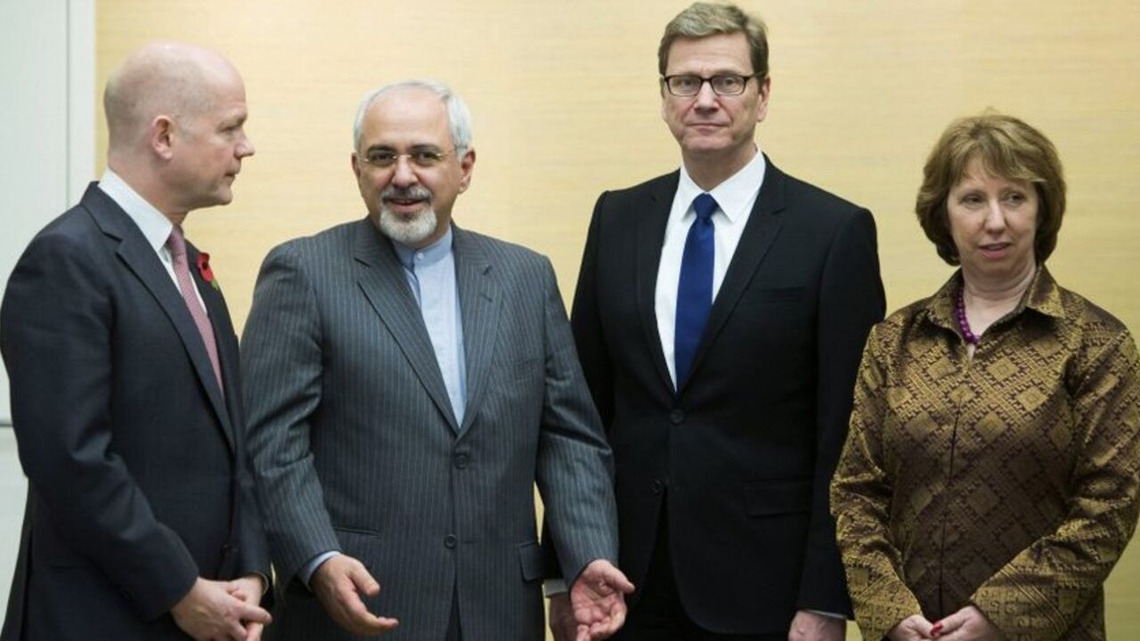 Hague, Zarif, Westerwelle and Ashton attend the third day of closed-door nuclear talks in Geneva (L-R) British Foreign Secretary William Hague, Iranian Foreign Minister Mohammad Javad Zarif, Germany's Foreign Minister Guido Westerwelle and EU foreign policy chief Catherine Ashton attend the third day of closed-door nuclear talks at the Intercontinental Hotel in Geneva November 9, 2013. France warned of serious stumbling blocks to a long-sought deal on Iran's nuclear programme as foreign ministers from Tehran and six world powers extended high-stakes negotiations into a third day on Saturday to end a de