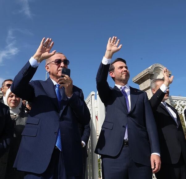 (R to L) Somali Ambassador to Ankara Fathudin Ali Mohamed, Turkish President Recep Tayyip Erdogan, Turkish Energy Minister Alparslan Bayraktar, and Turkish Foreign Minister Hakan Fidan bid farewell to the Oruc Reis departs from Istanbul.