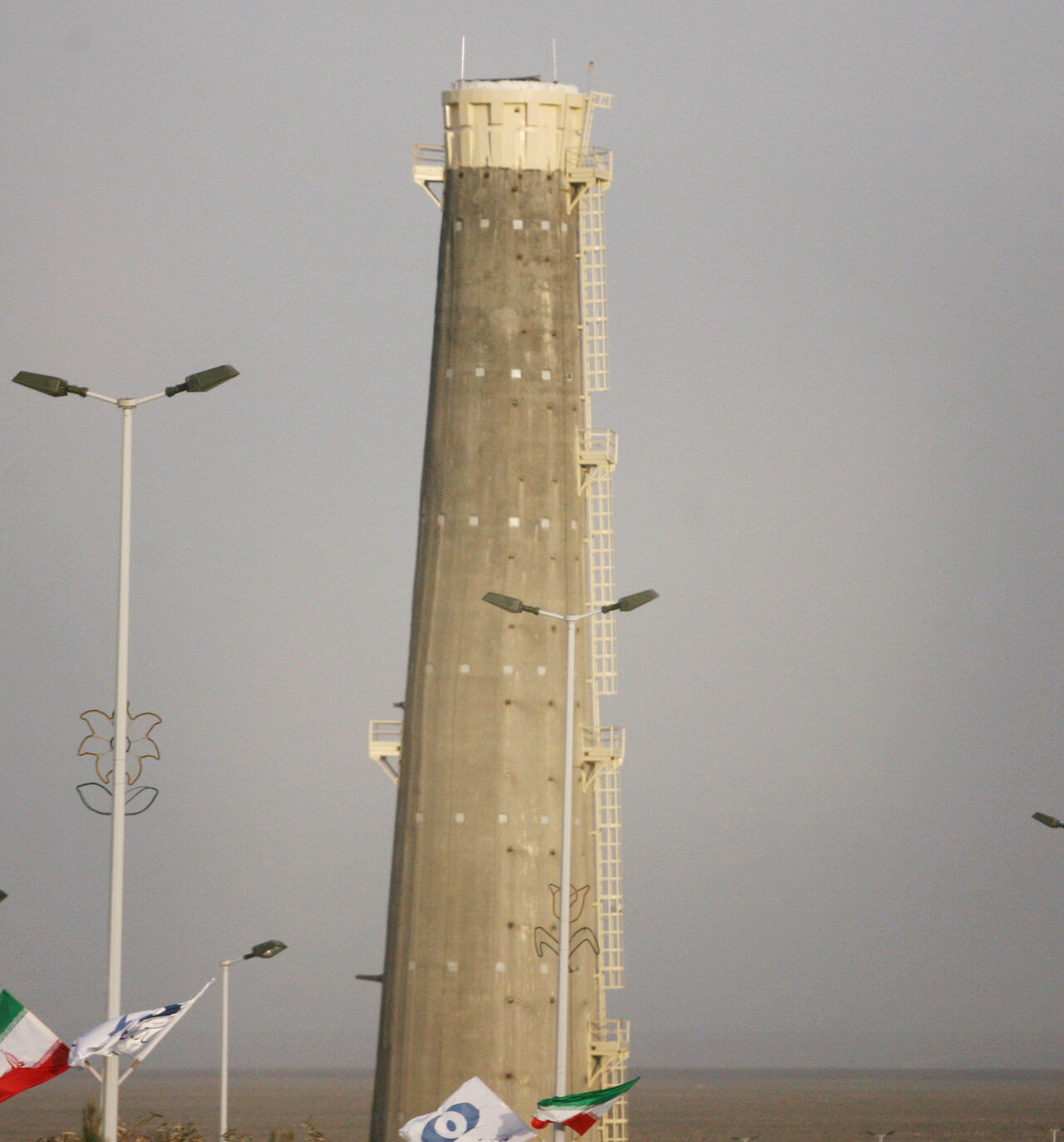 NATANZ, IRAN - APRIL 9: A general view of the Natanz nuclear enrichment facility, is seen on April 9, 2007, 180 miles south of Tehran, Iran. Iranian President Mahmoud Ahmadinejad announced yesterday, April 9, that Iran has stepped up their Uranium enrichment programme, with up to 3,000 isotope separating centrifuges now in operation. The news has brought condemnation from the International Community and the UN. Iran?s top nuclear negotiator Ali Larijani confirmed the scaling-up of activity but declined to e