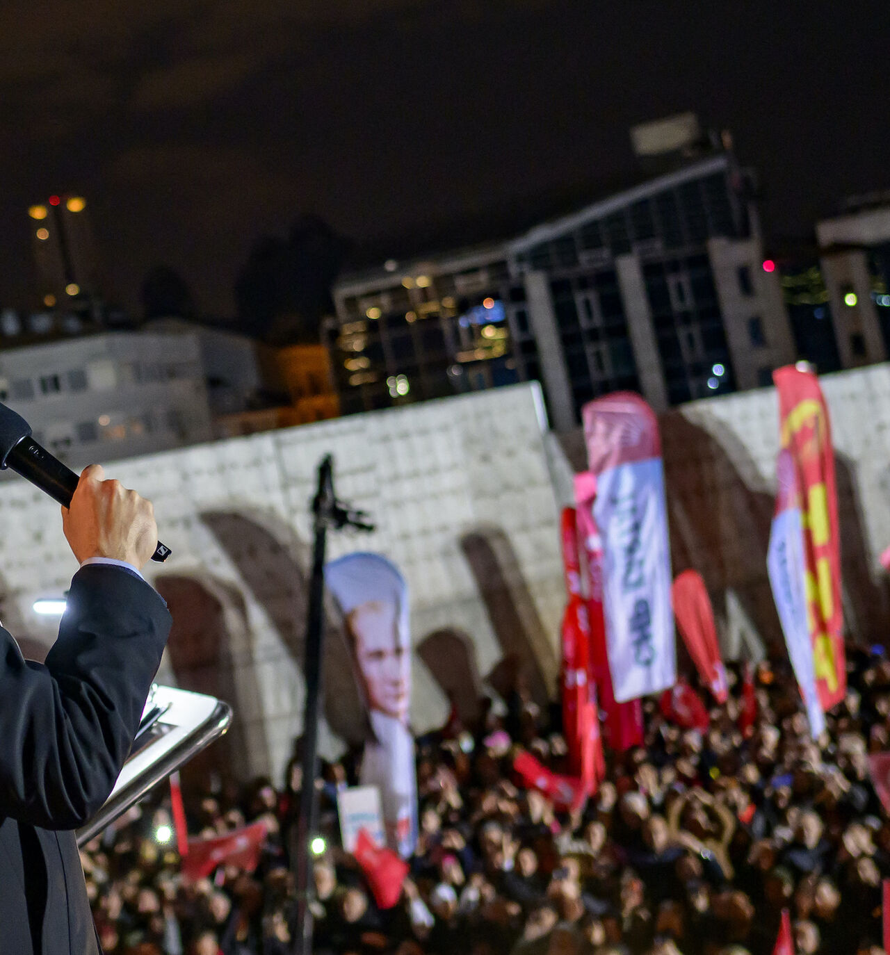 Leader of Turkey's main opposition Republican People's Party (CHP) Ozgur Ozel addresses the audience during a rally in Istanbul on April 9, 2025.