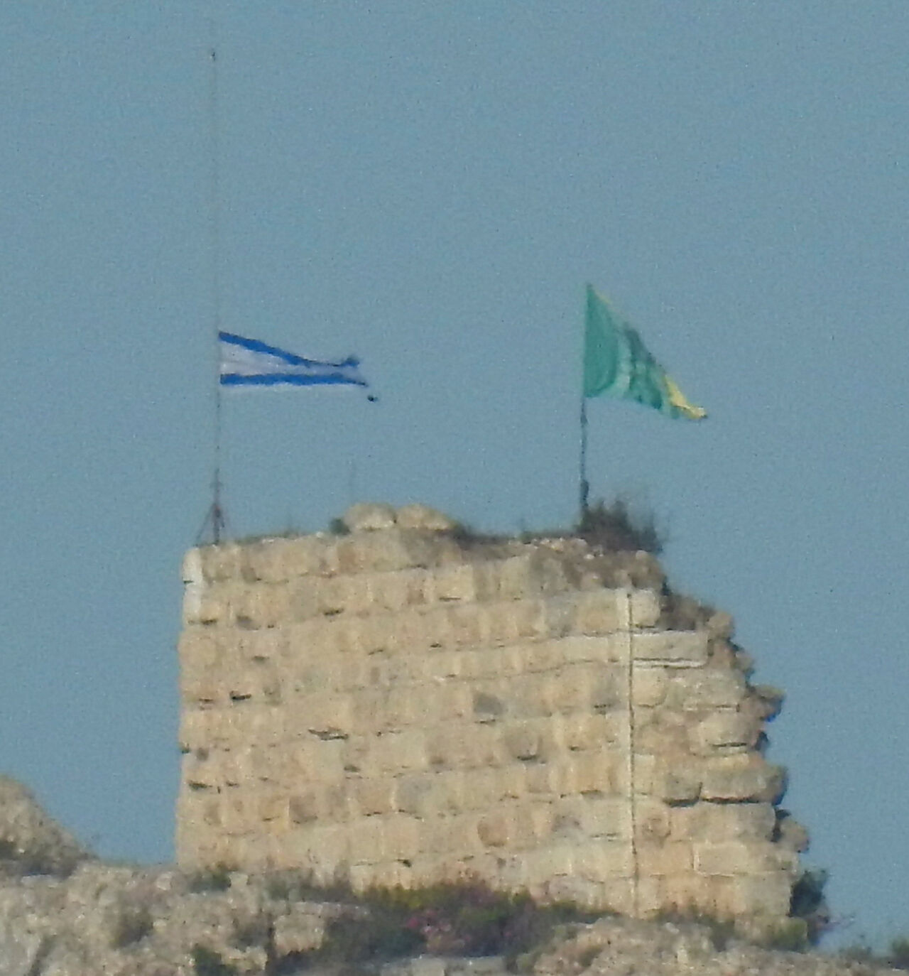 An Israeli flag is raised on Beaufort Castle, as seen from Marjayoun, southern Lebanon, May 31, 2026. REUTERS/Stringer