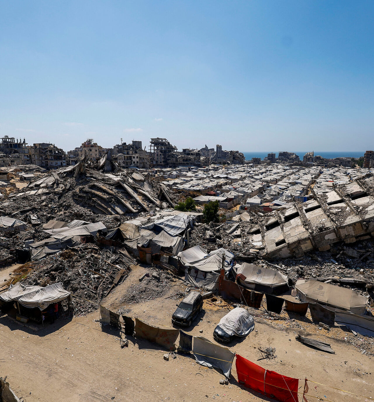 A general view of the rubble of residential buildings destroyed during the Israeli offensive and tents sheltering displaced Palestinians in Gaza City, July 4, 2026. REUTERS/Mahmoud Issa