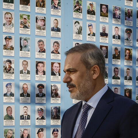 Turkish Foreign Minister Hakan Fidan visits the Memory Wall of Fallen Defenders of Ukraine during his official visit in Kyiv, on August 25, 2023, the Independence Day of Ukraine, amid the Russian invasion of Ukraine. (Photo by GLEB GARANICH / POOL / AFP) (Photo by GLEB GARANICH/POOL/AFP via Getty Images)