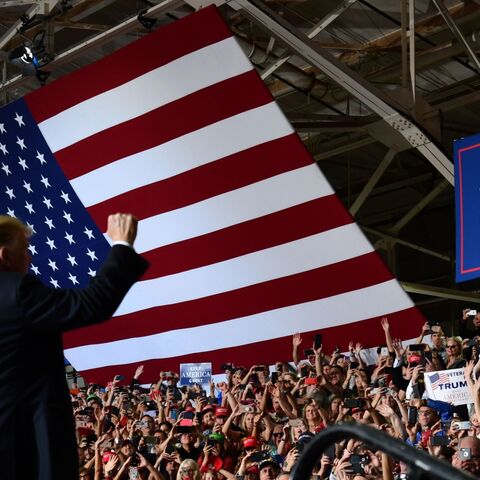 US President Donald Trump arrives at a Make America Great rally in Mesa, Arizona, Oct. 19, 2018. 