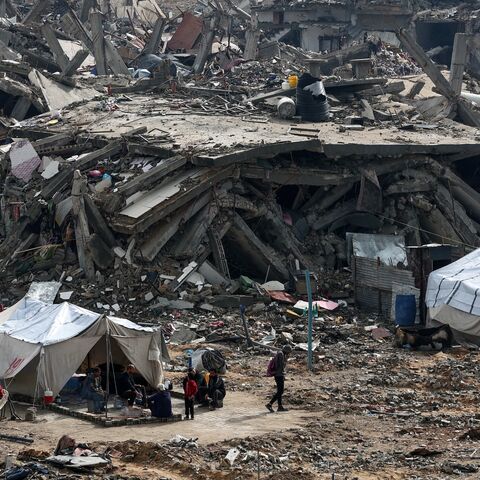 People in Jabalia erect tents amid the rubble of destroyed buildings as displaced Palestinians return to northern Gaza during a ceasefire in the war between Israel and Hamas, Jan. 23, 2025. 