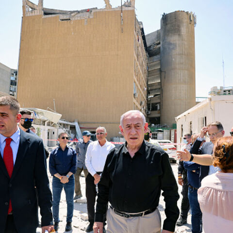 ISRAEL-IRAN-CONFLICT Israeli Prime Minister Benjamin Netanyahu visits the Soroka Hospital in the southern city of Beersheba, after it was hit by a missile fired from Iran on June 19, 2025. Israel's defence minister warned that Iran's supreme leader "can no longer be allowed to exist" after a hospital was hit in an Iranian missile strike on June 19, spiking tensions in the week-old war. (Photo by Marc Israel SELLEM / POOL / AFP) (Photo by MARC ISRAEL SELLEM/POOL/AFP via Getty Images)