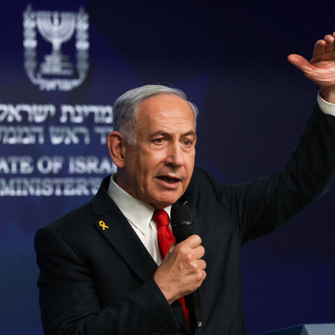TOPSHOT - Israeli Prime Minister Benjamin Netanyahu gives a press conference in Jerusalem on May 21, 2025. Netanyahu said on May 21 that he was ready for a "temporary ceasefire" to guarantee the return of hostages held in Gaza, of whom 20 are "certainly" alive. (Photo by Ronen Zvulun / POOL / AFP) (Photo by RONEN ZVULUN/POOL/AFP via Getty Images)