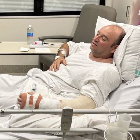 New South Wales Premier Chris Minns meets with Ahmed al-Ahmed in the hospital on Dec. 15, 2025.