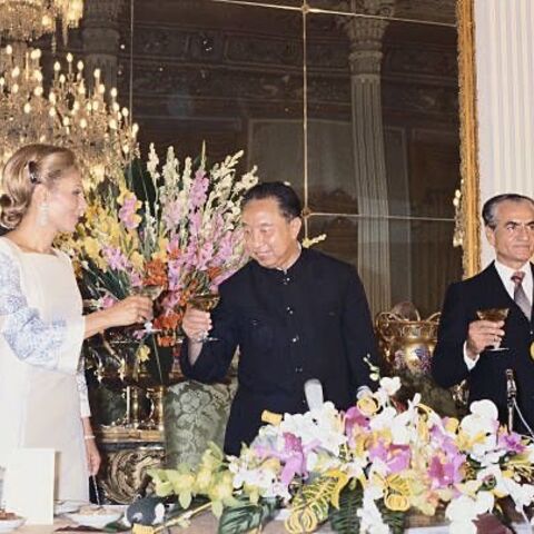 The shah of Iran with Chinese Premier Hua Guofeng in Tehran in 1978. (From Bill Figueroa/@IranChinaGuy on X)