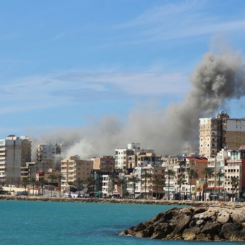 Smoke rises from the site of an Israeli airstrike that targeted the eastern outskirts of the southern Lebanese coastal city of Tyre on March 24, 2026. Lebanon was pulled into the Middle East war when Iran-backed Hezbollah began firing rockets into Israel on March 2 to avenge the killing of Iran's supreme leader Ayatollah Ali Khamenei. Israel has since launched strikes across Lebanon, killing at least 1,039 people and displacing more than a million others, and sent ground troops into the country's south. (Ph