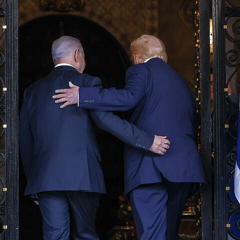 PALM BEACH, FLORIDA - DECEMBER 29: (EDITOR'S NOTE: Alternate crop) U.S. President Donald Trump welcomes Israeli Prime Minister Benjamin Netanyahu to his Mar-a-Lago club on December 29, 2025 in Palm Beach, Florida. The two leaders are scheduled to hold a bilateral meeting to discuss regional security in the Middle East as well as the U.S.-Israel partnership. (Photo by Joe Raedle/Getty Images)