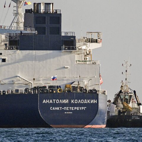 A tugboat guides the Russian oil tanker Anatoly Kolodkin as it arrives at the oil terminal in the port of Matanzas, northwestern Cuba, on March 31, 2026. 