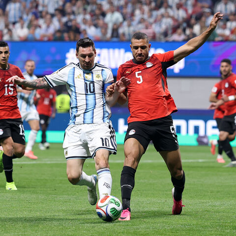 ATLANTA, GEORGIA - JULY 07: Lionel Messi #10 of Argentina competes for the ball against Ramy Rabia #5 of Egypt during the FIFA World Cup 2026 Round of 16 match between Argentina and Egypt at Atlanta Stadium on July 07, 2026 in Atlanta, Georgia. (Photo by Buda Mendes/Getty Images)