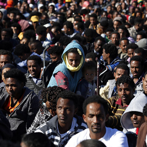 African migrants take part in a protest opposite the Knesset, the Israeli parliament, in Jerusalem January 8, 2014. Over ten thousand migrants gathered on Wednesday for a fourth day of protests against Israel's detention policy toward migrants it sees as illegal job-seekers. REUTERS/Baz Ratner (JERUSALEM - Tags: POLITICS SOCIETY IMMIGRATION) - RTX176BI