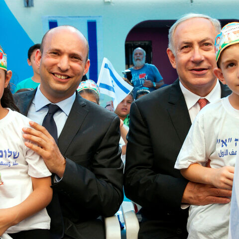 Israeli Prime Minister Benjamin Netanyahu (R) and Education Minister Naftali Bennett with pupils during a visit at the "Tamra HaEmek" elementary school on the first day of the school year, in the Arab Israeli town of Tamra, Israel September 1, 2016. REUTERS/Baz Ratner - S1AETYTKZEAA