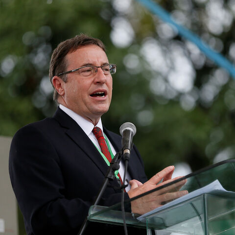 UNEP Executive Director Achim Steiner speaks in Bodo, Nigeria, during the start of an exercise to clean up pollution in Ogoni land, Nigeria June 2, 2016. REUTERS/Afolabi Sotunde - S1AETHPZCHAB