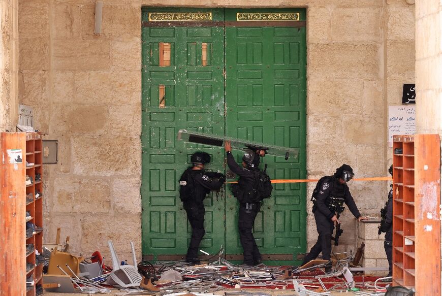 Israeli police secure the door of the Al-Aqsa mosque 