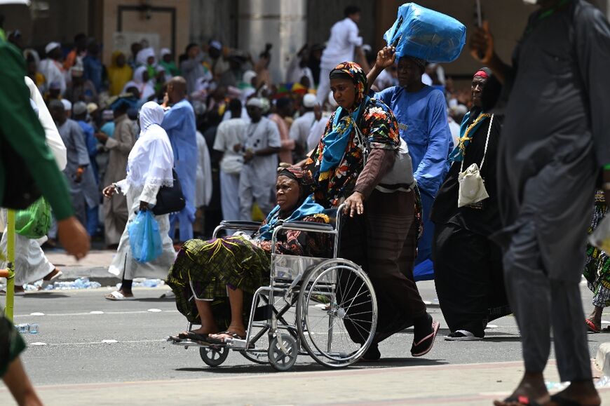 Saudi authorities have mobilised more than 32,000 health workers to help hajj pilgrims fend off heatstroke, dehydration and exhaustion