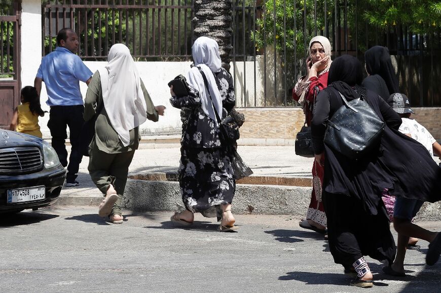 Ain al-Helweh residents flee the fighting