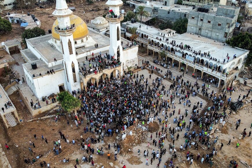 Protesters outside the Al-Sahaba mosque in Derna