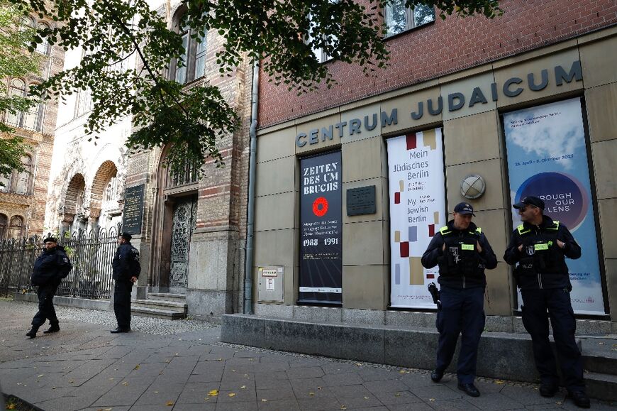 Police patrol outside a Berlin synagogue