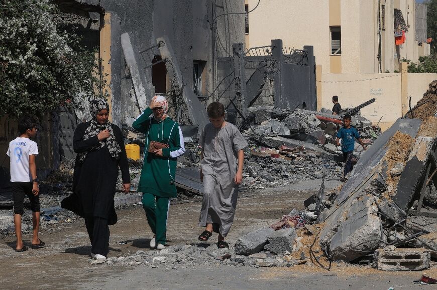 Intense Israeli bombardments, which destroyed many buildings, forced news organisations to send their teams towards the south