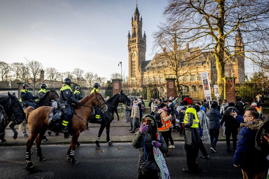 Dutch police dispersed a demonstration in favour of the Palestinians outside the court