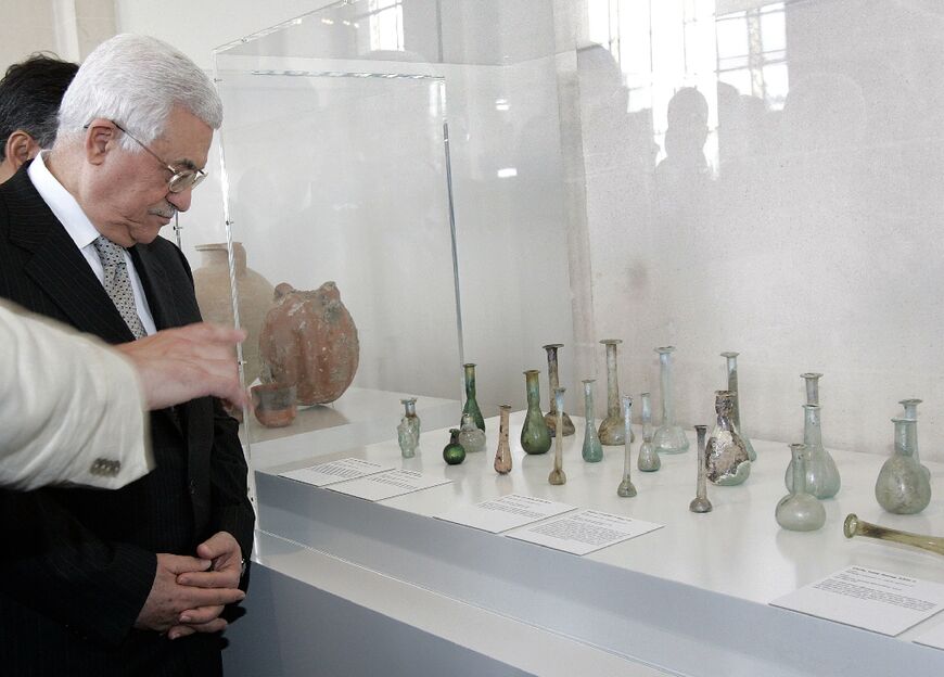 Palestinian President Mahmud Abbas looks at ancient Gaza glassware from the Khoudary collection at the Geneva museum exhibition in 2007 