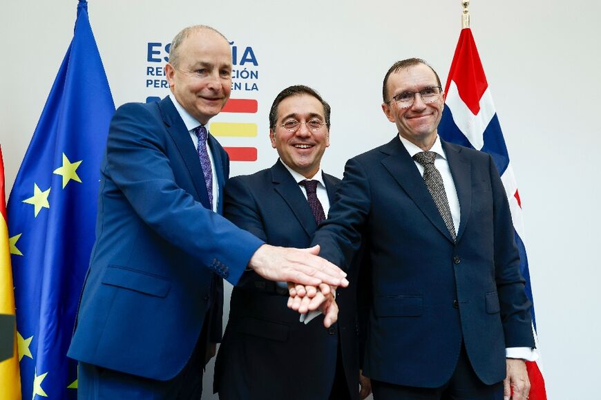 Irish FM Micheal Martin (L), Spanish counterpart Jose Manuel Albares (C) and Norway's Espen Barth Eide