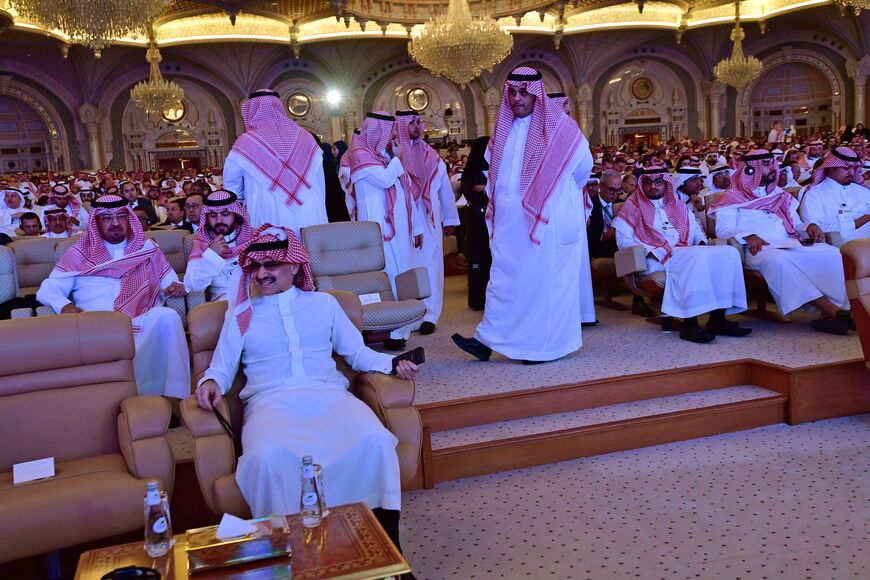 Saudi Prince Al Waleed bin Talal bin Abdulaziz Al Saoud (1st-L) attends the Future Investment Initiative FII conference in the Saudi capital Riyadh on October 24, 2018. - The summit, nicknamed "Davos in the desert", has been overshadowed by growing global outrage over the murder of a Saudi journalist inside the kingdom's consulate in Istanbul. (Photo by GIUSEPPE CACACE / AFP) (Photo credit should read GIUSEPPE CACACE/AFP via Getty Images)