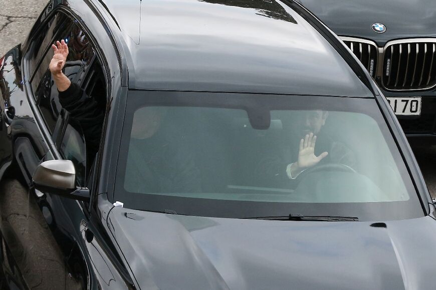 Both the king and the crown prince could be seen waving at the crowds from inside their car