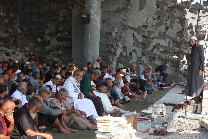 Palestinian Muslims took part in Friday prayers this week despite many of their mosques being redcued to rubble Palestinian Muslims took part in Friday prayers this week despite many of their mosques being redcued to rubble
