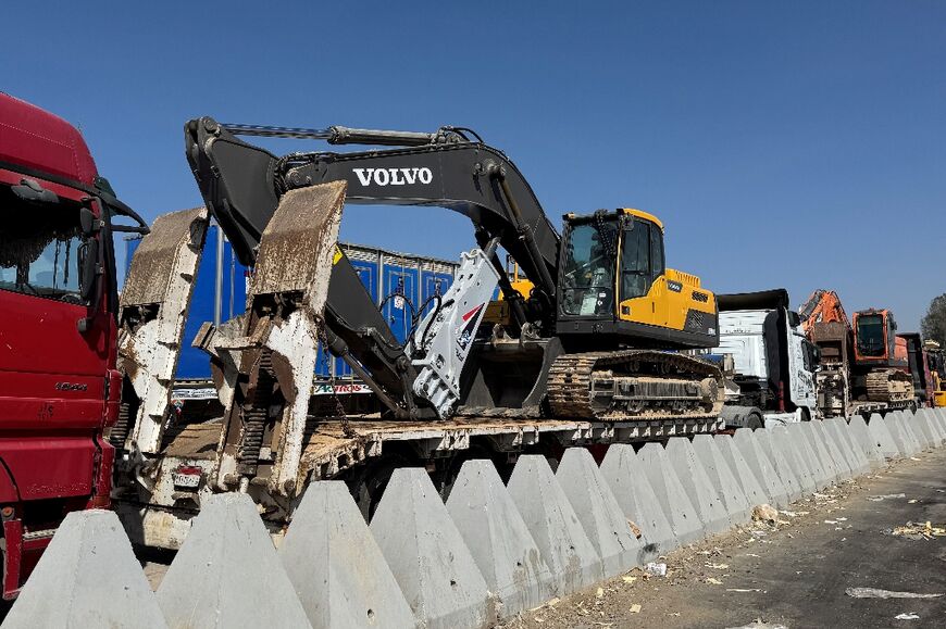 Egyptian recovery teams have shipped earth-moving gear into Gaza to help in the search for bodies in the rubble, including those of missing Israeli hostages  Egyptian recovery teams have shipped earth-moving gear into Gaza to help in the search for bodies in the rubble, including those of missing Israeli hostages