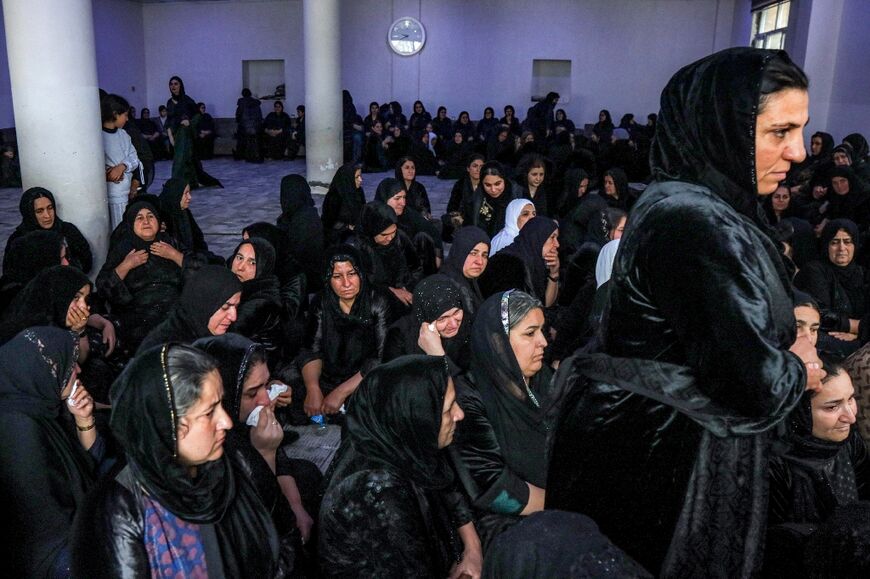 Women mourn the peshmerga fighters