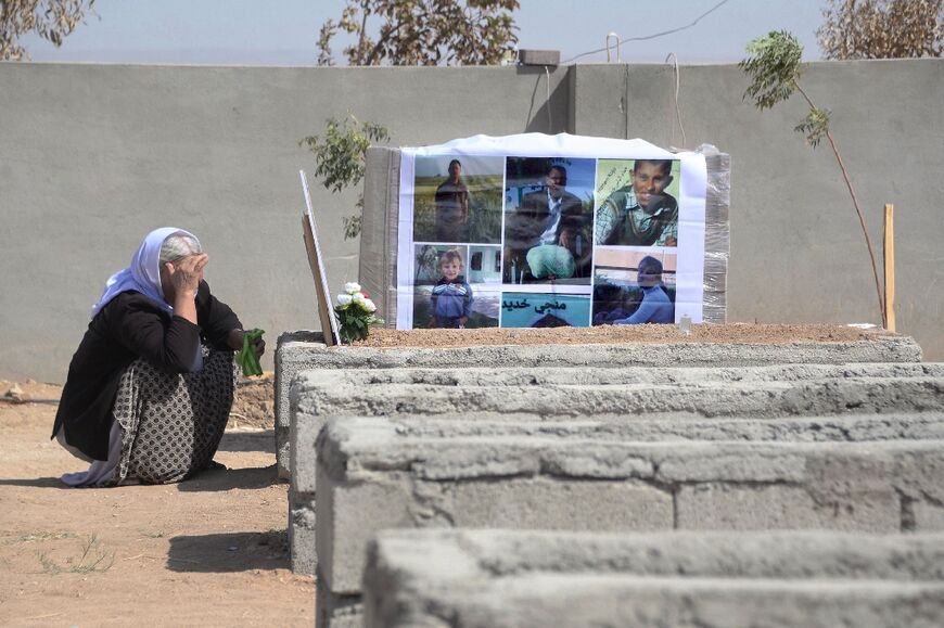 A Yazidi woman mourns victims of the Sinjar massacre perperated by IS in  August 2014