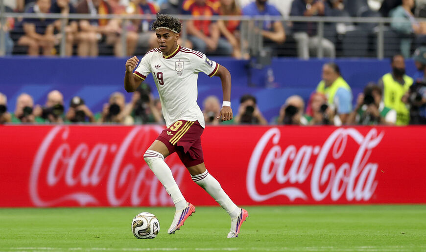 Lamine Yamal #19 of Spain runs with the ball during the FIFA World Cup 2026 Semi Final match between France and Spain at Dallas Stadium on July 14, 2026 in Arlington, Texas. (Photo by Lars Baron/Getty Images)